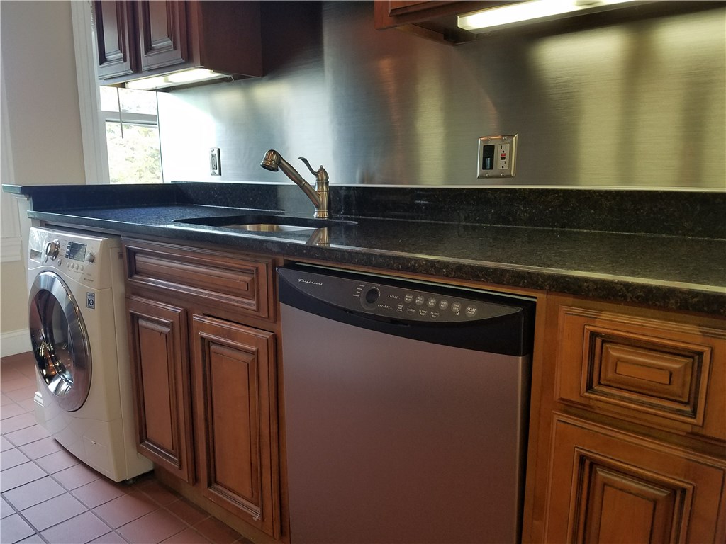3 Bay View Avenue 3/2W
