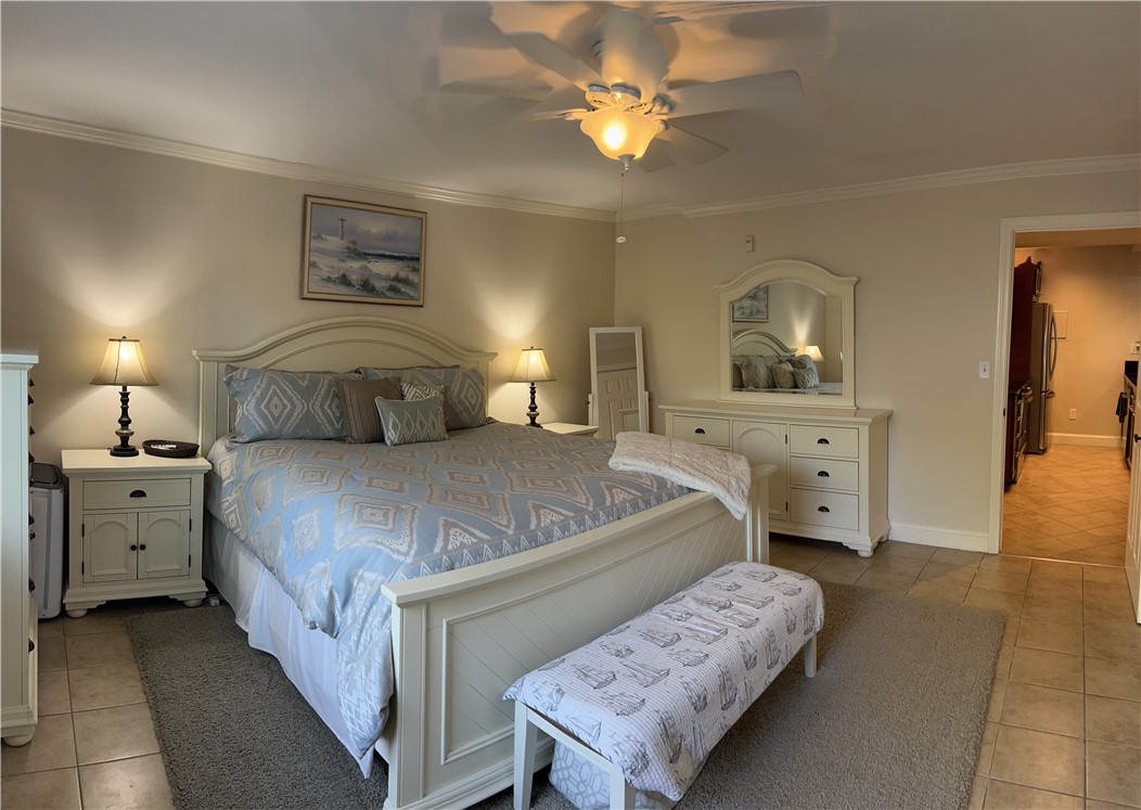 125 Van Zandt Avenue 101