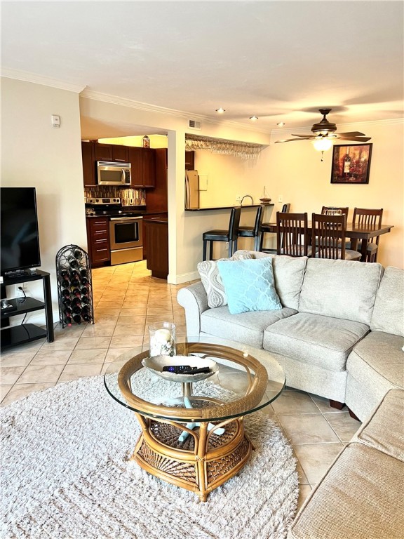 125 Van Zandt Avenue 101