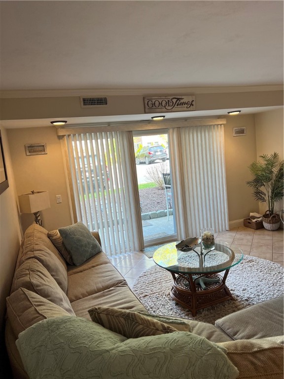 125 Van Zandt Avenue 101