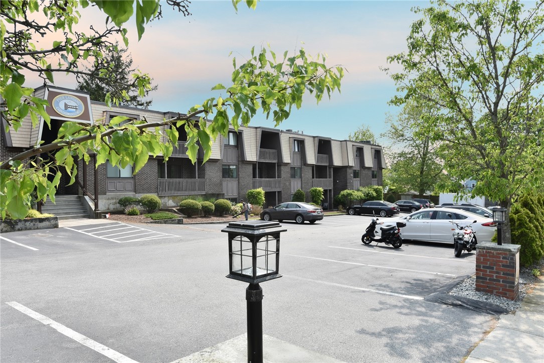 125 Van Zandt Avenue 310
