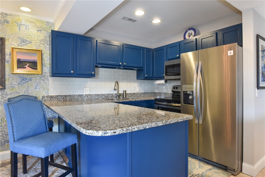 125 Van Zandt Avenue 310