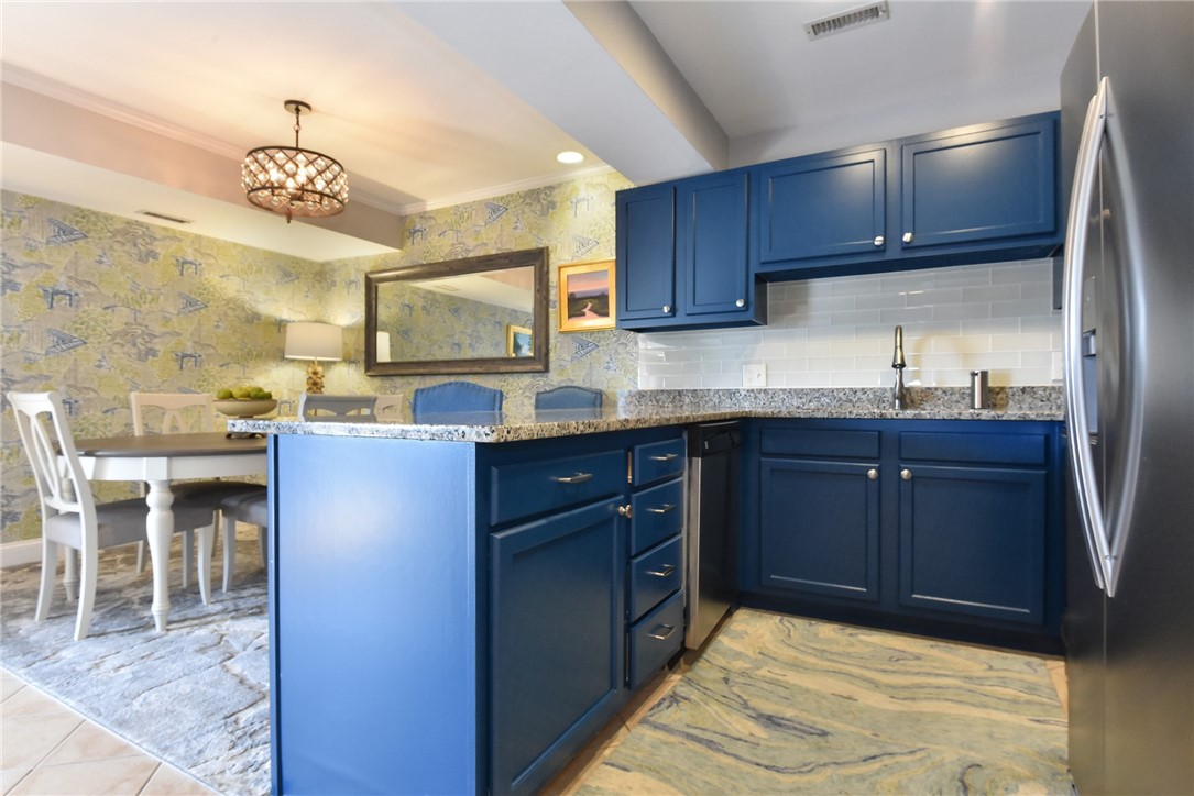 125 Van Zandt Avenue 310
