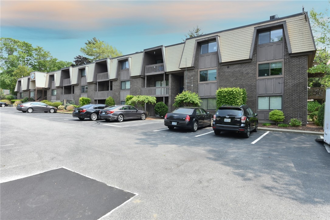 125 Van Zandt Avenue 310