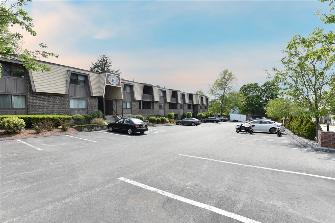 125 Van Zandt Avenue 310