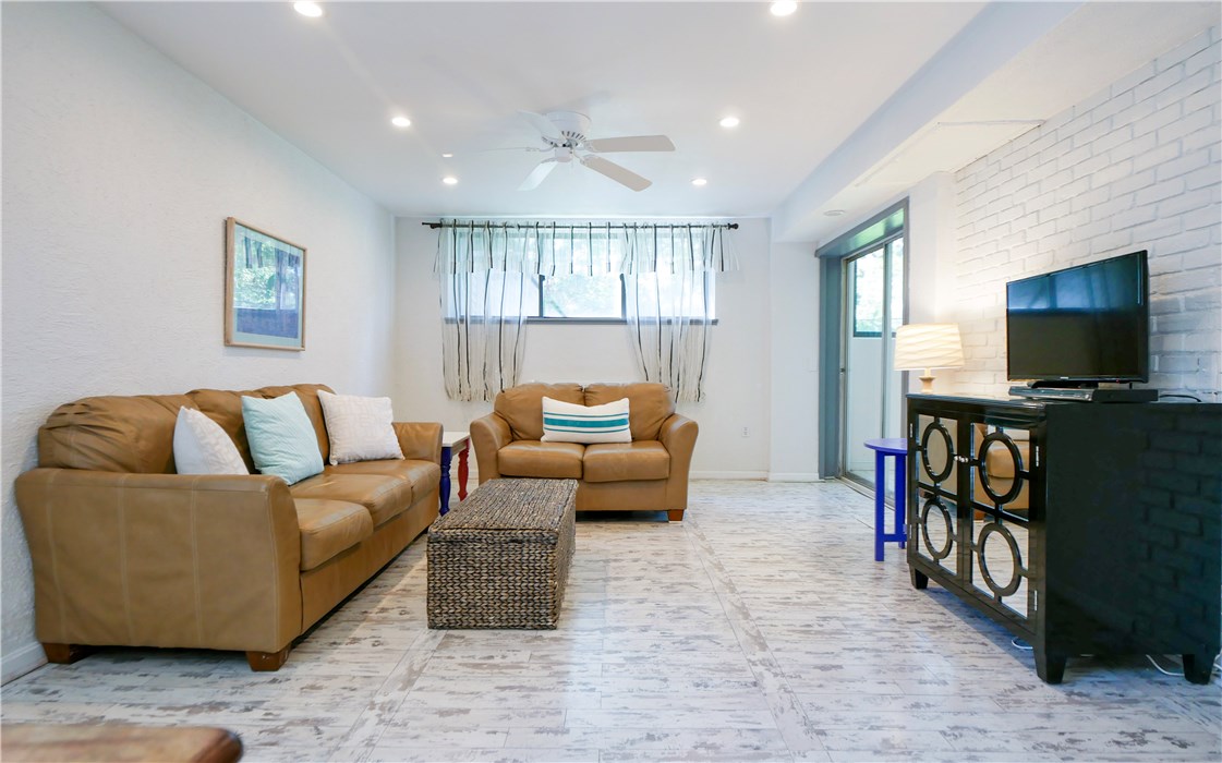 401 Bellevue Avenue 100