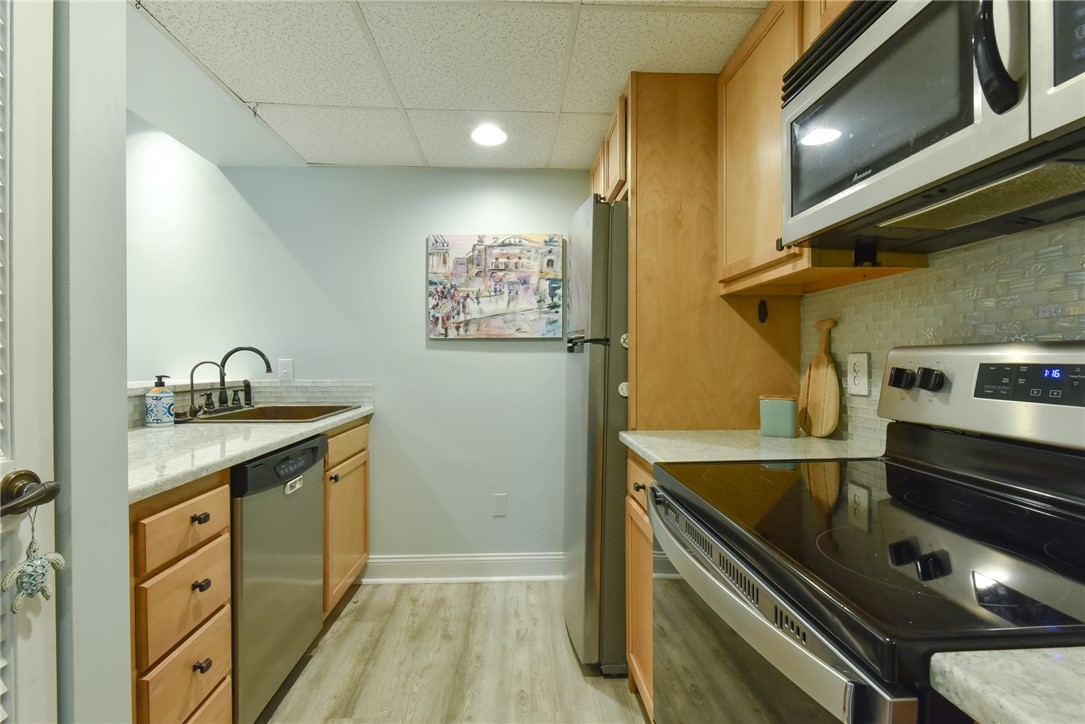 125 Van Zandt Avenue 202