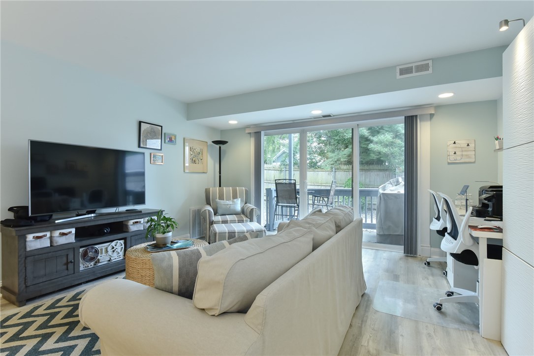 125 Van Zandt Avenue 202