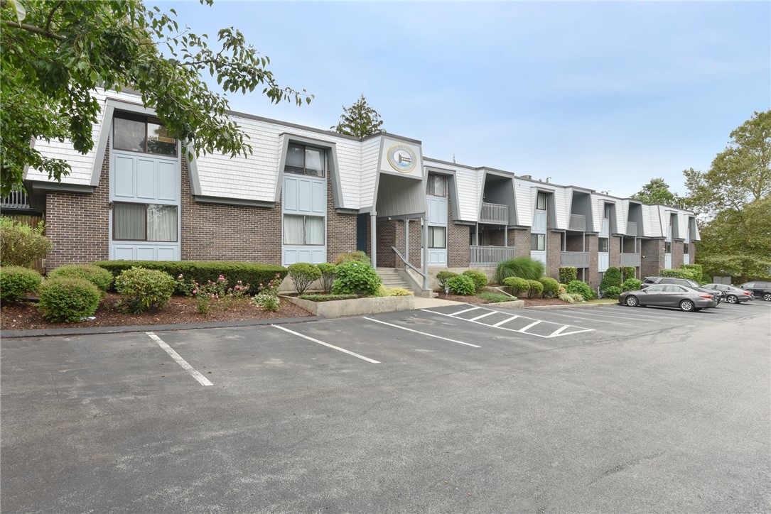 125 Van Zandt Avenue 202