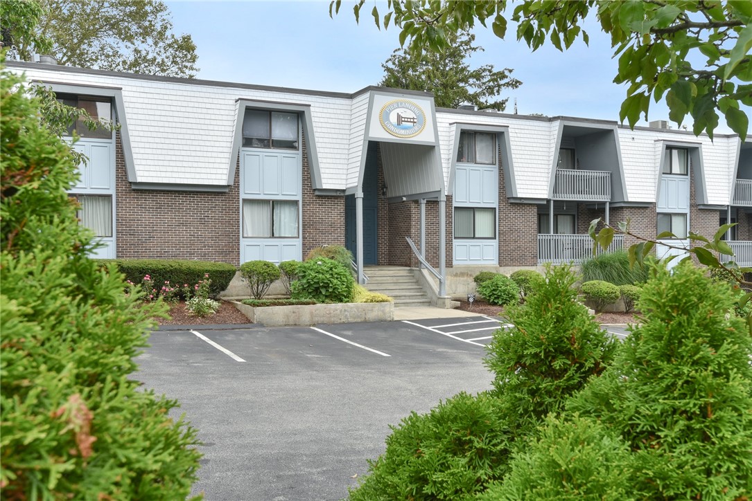 125 Van Zandt Avenue 202