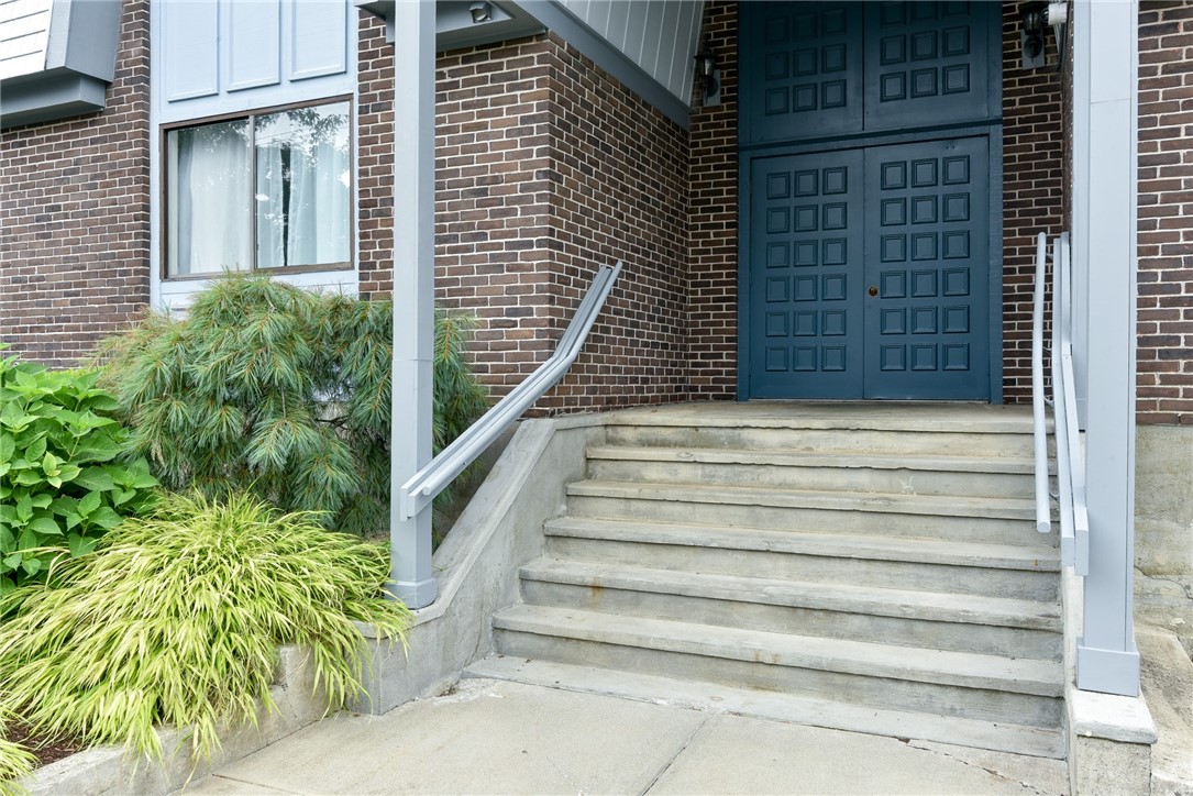 125 Van Zandt Avenue 202