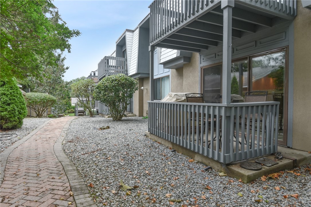 125 Van Zandt Avenue 202