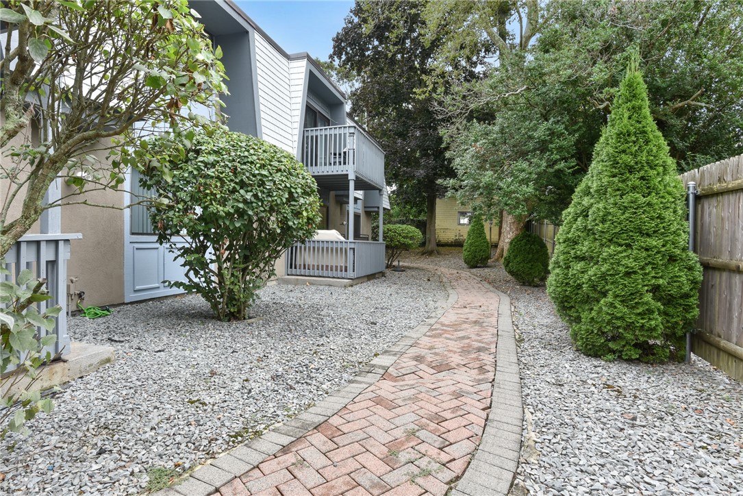 125 Van Zandt Avenue 202