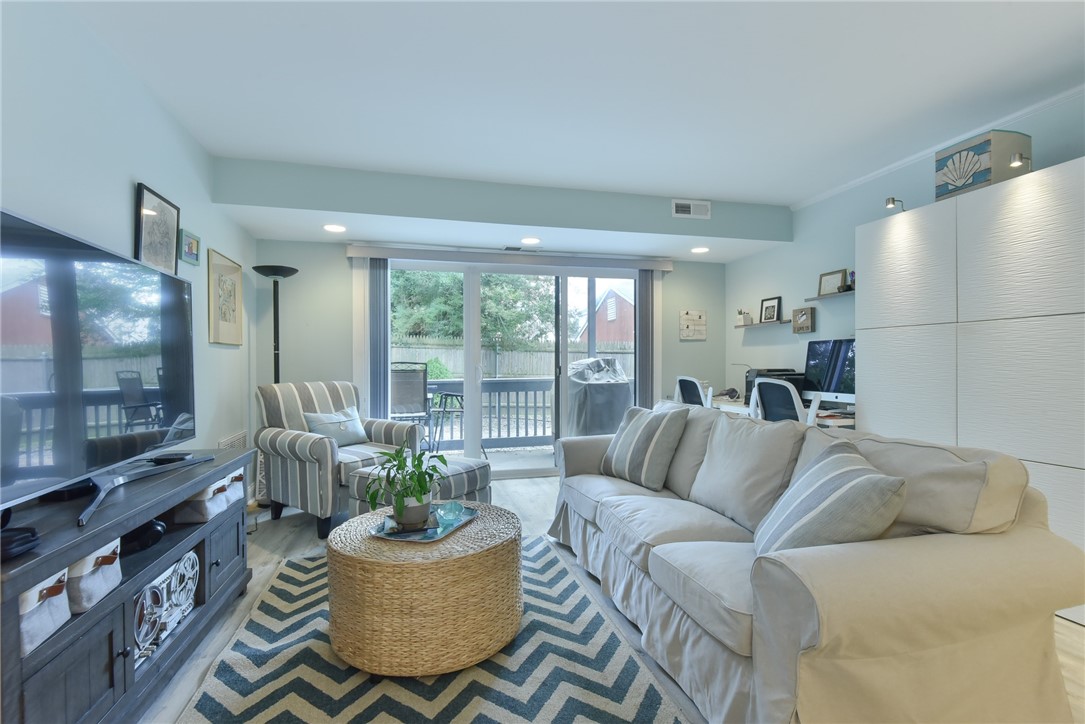 125 Van Zandt Avenue 202