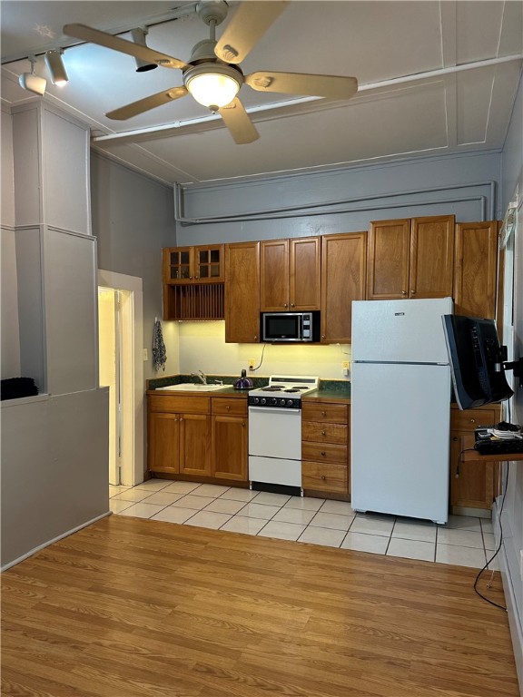 438 Wolcott Avenue studio