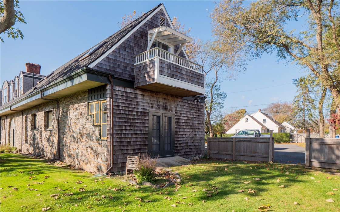 438 Wolcott Avenue 7