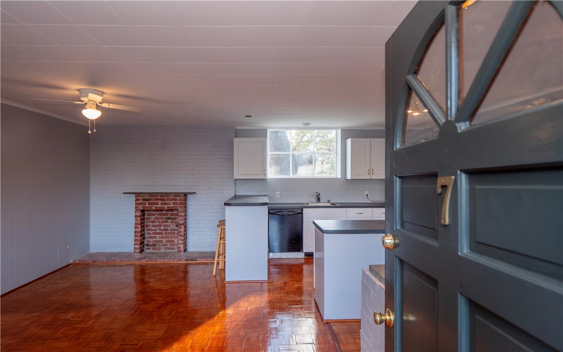 438 Wolcott Avenue 7