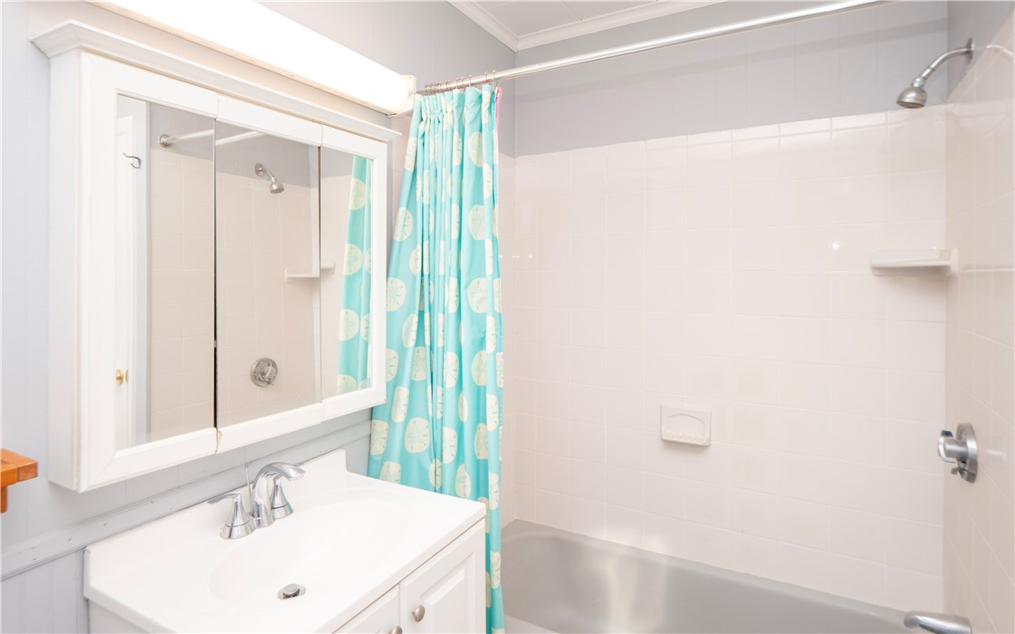 438 Wolcott Avenue 7