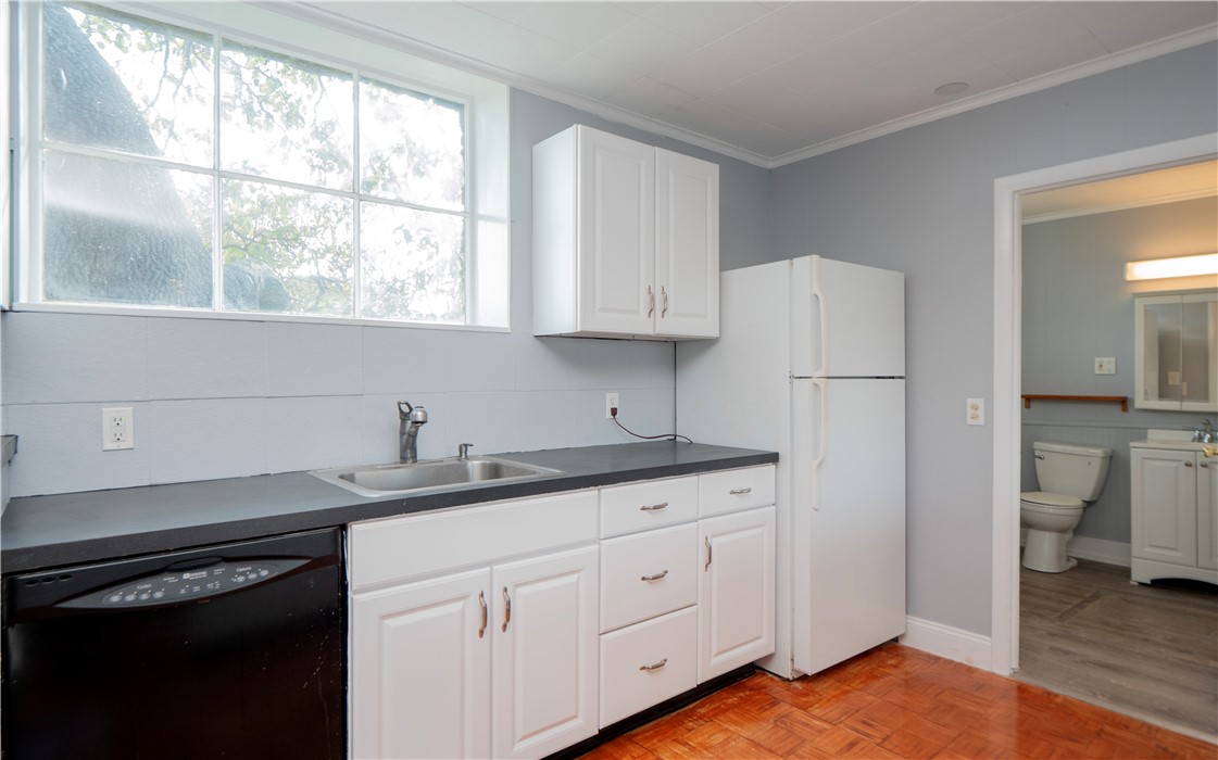 438 Wolcott Avenue 7