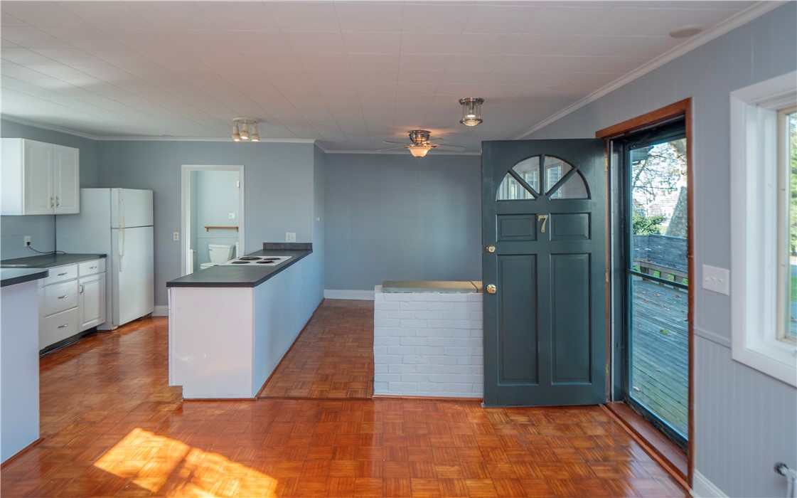 438 Wolcott Avenue 7
