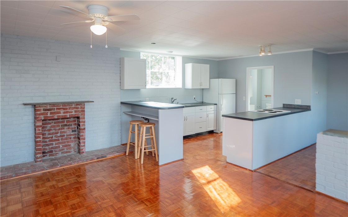 438 Wolcott Avenue 7