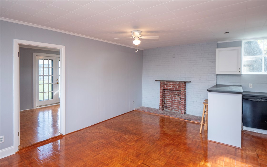 438 Wolcott Avenue 7