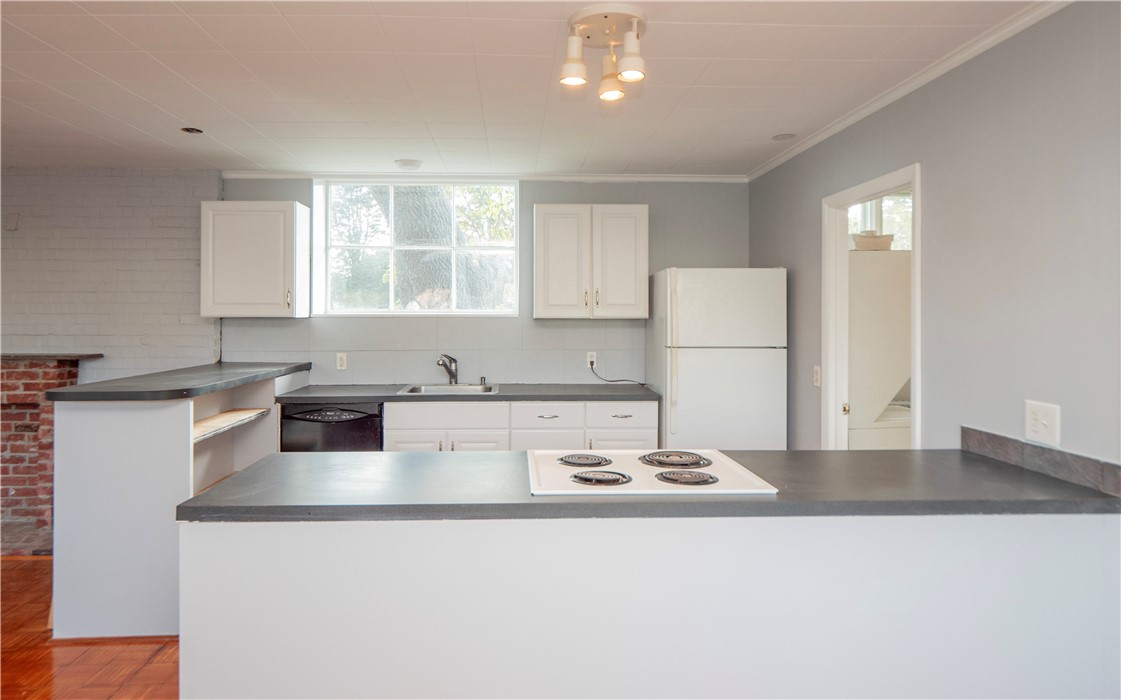 438 Wolcott Avenue 7