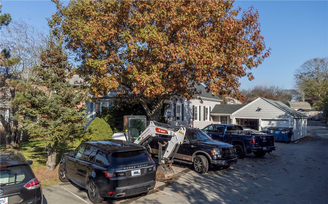 999 Aquidneck Avenue