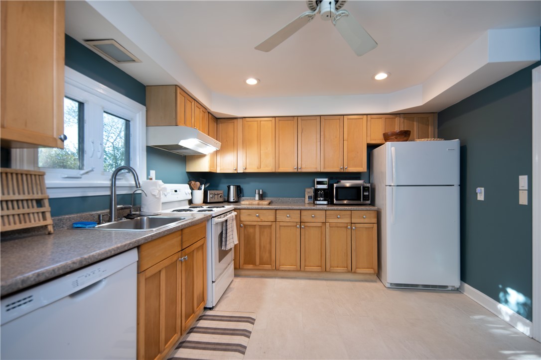 543 Aquidneck Avenue A