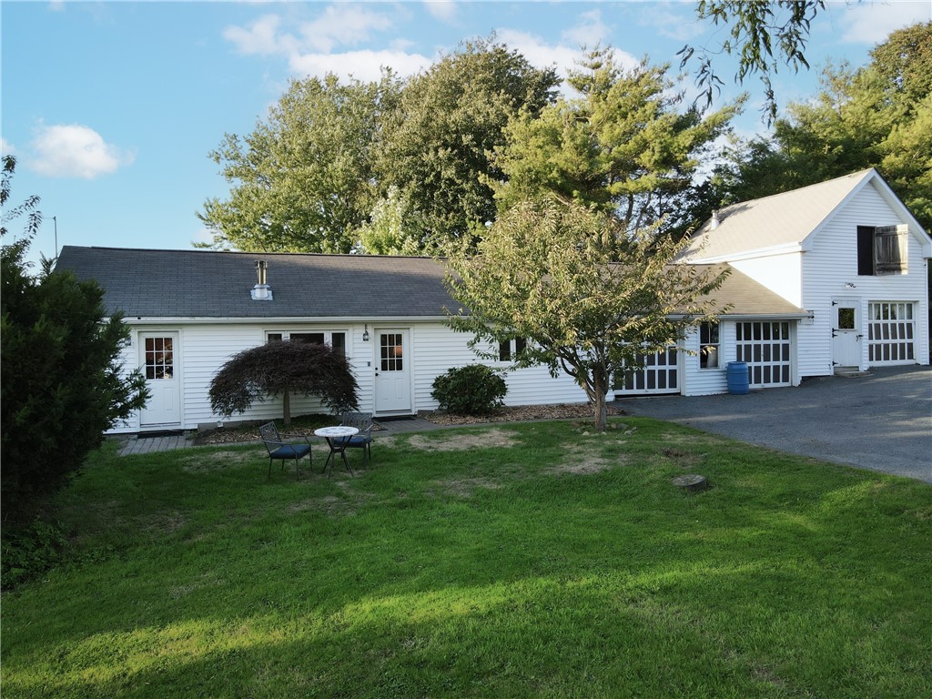 543 Aquidneck Avenue A