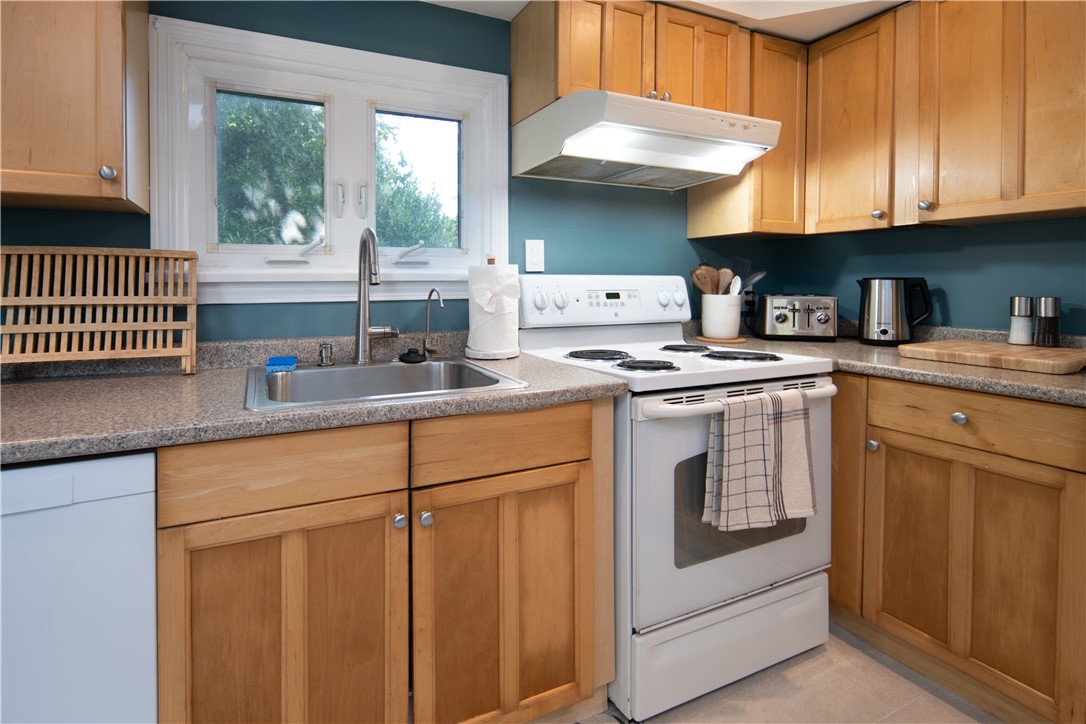 543 Aquidneck Avenue A