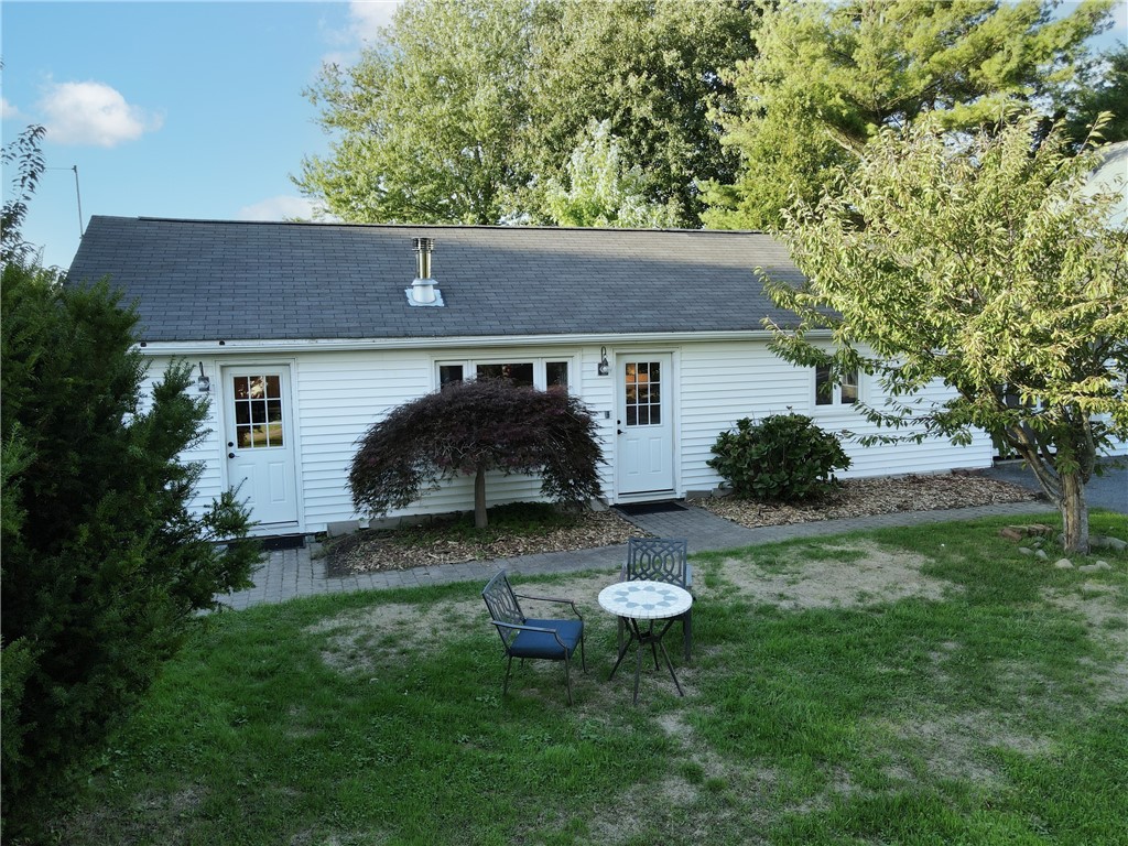 543 Aquidneck Avenue A
