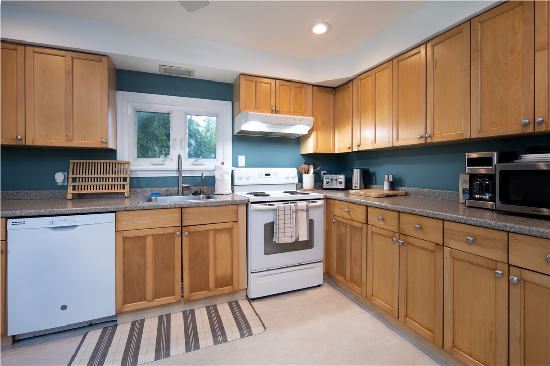 543 Aquidneck Avenue A