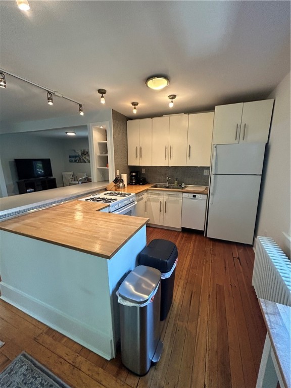 8 Friendship Street B