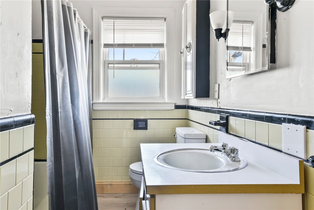 247 Grosvenor Avenue