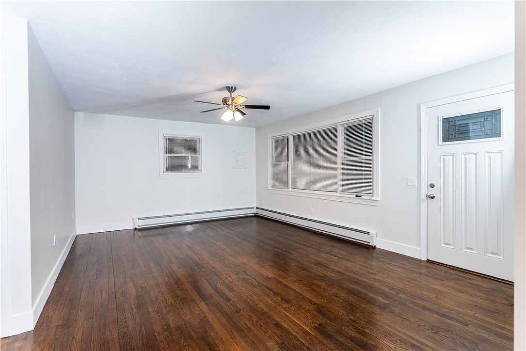 1560 West Main Road
