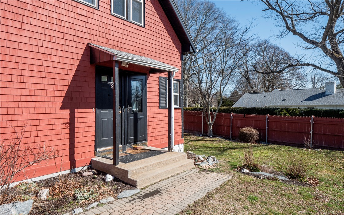 1195 Green End Avenue 2