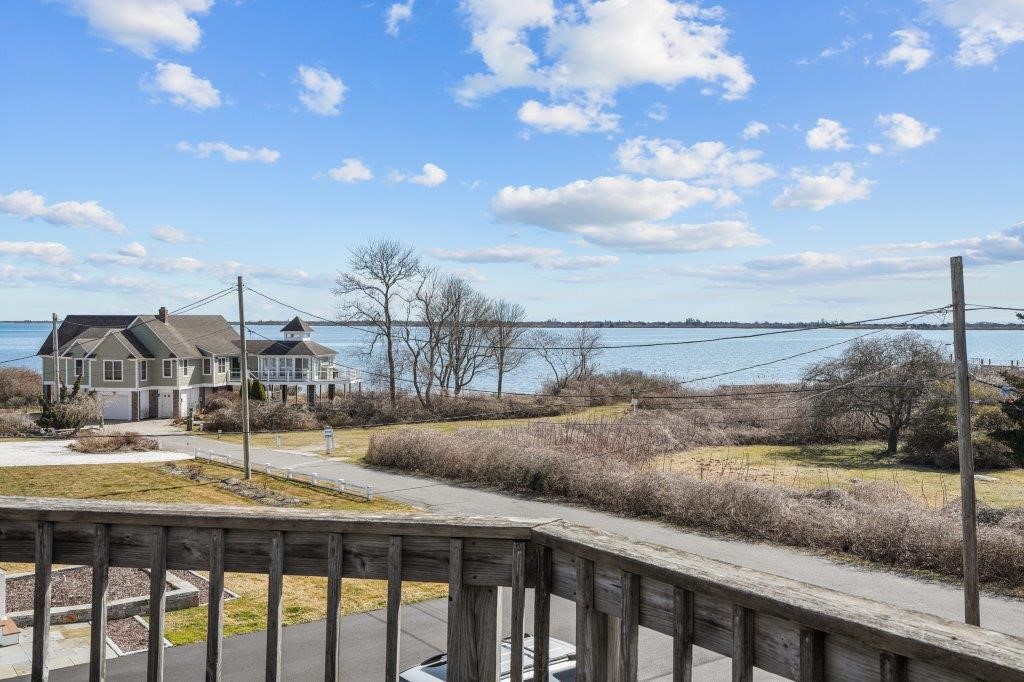 4 Lagoon Avenue