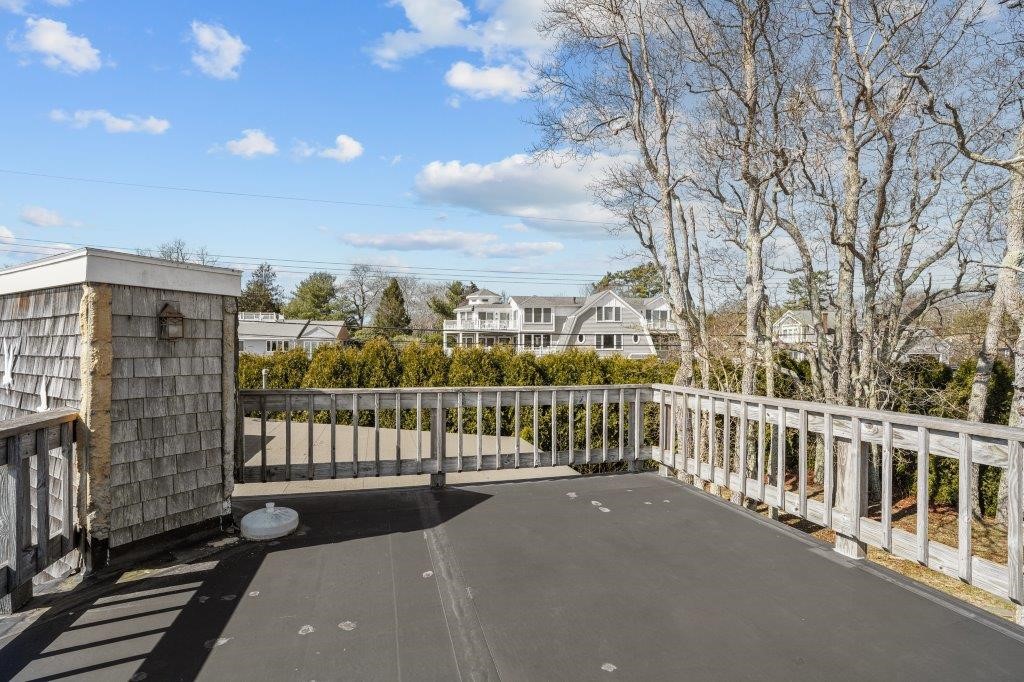 4 Lagoon Avenue