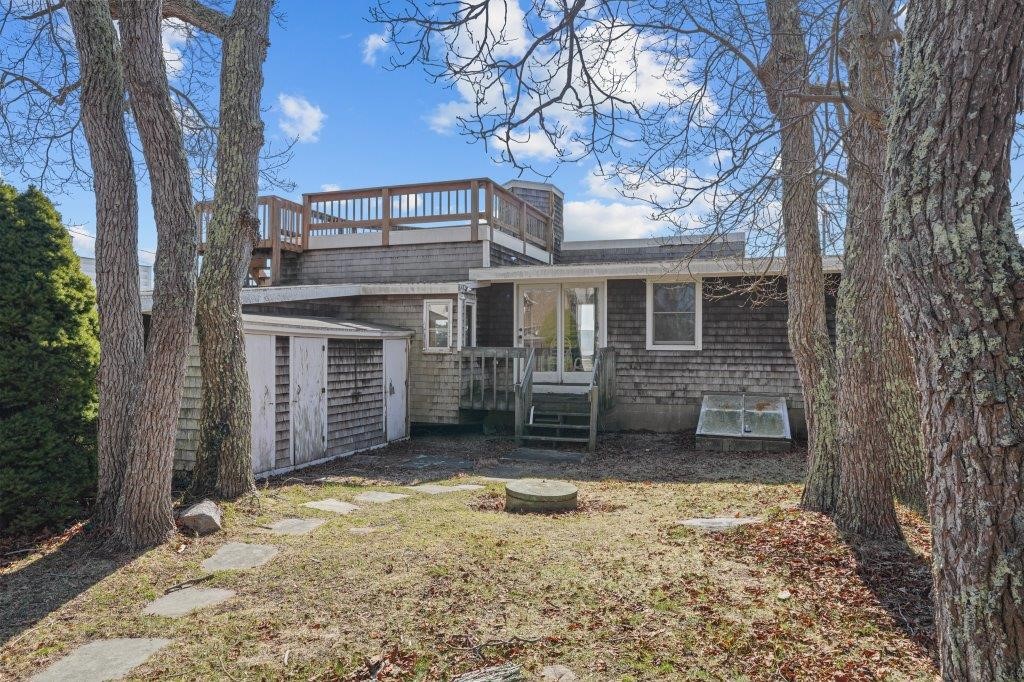 4 Lagoon Avenue