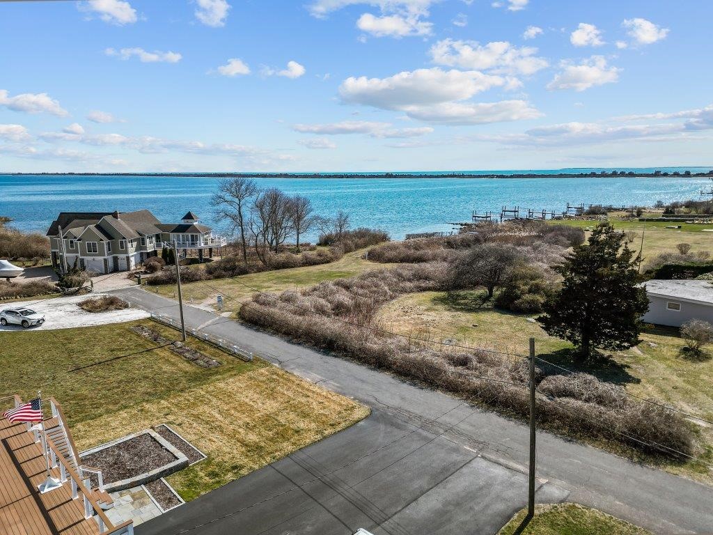 4 Lagoon Avenue