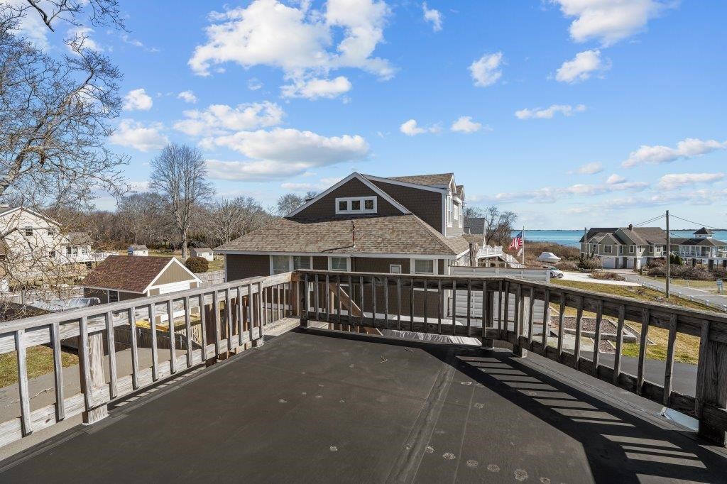 4 Lagoon Avenue