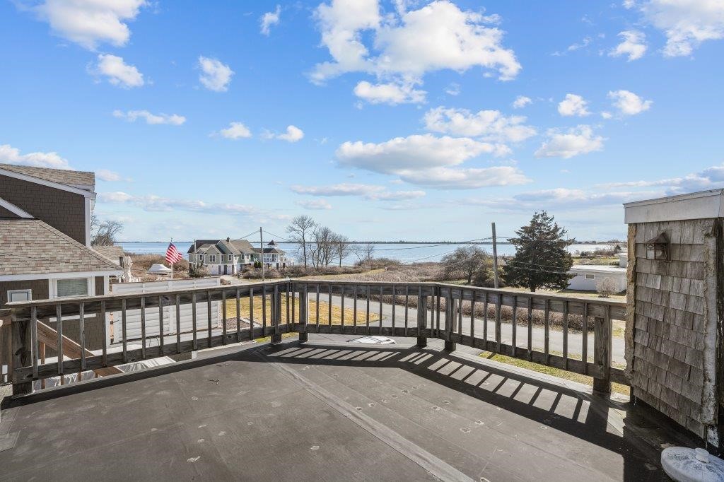 4 Lagoon Avenue