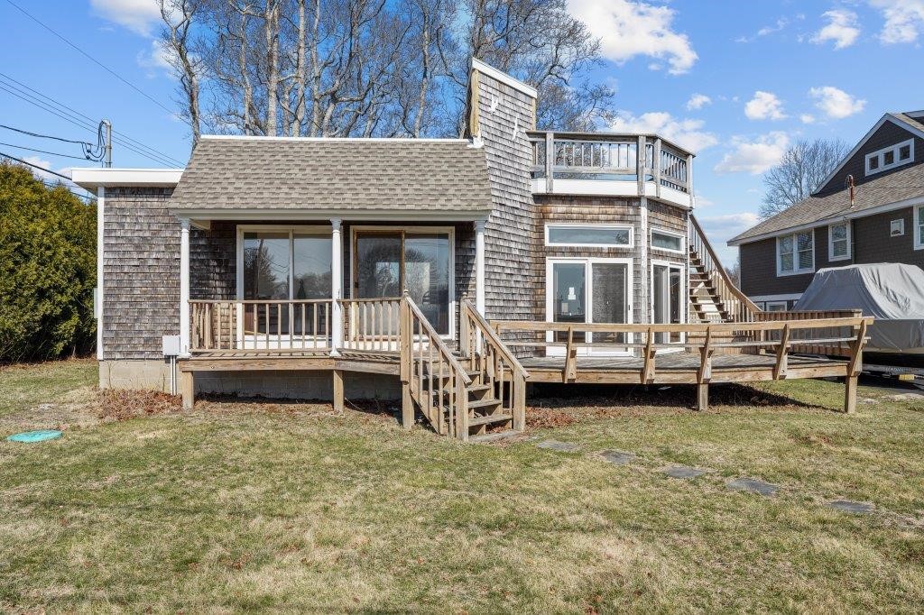 4 Lagoon Avenue