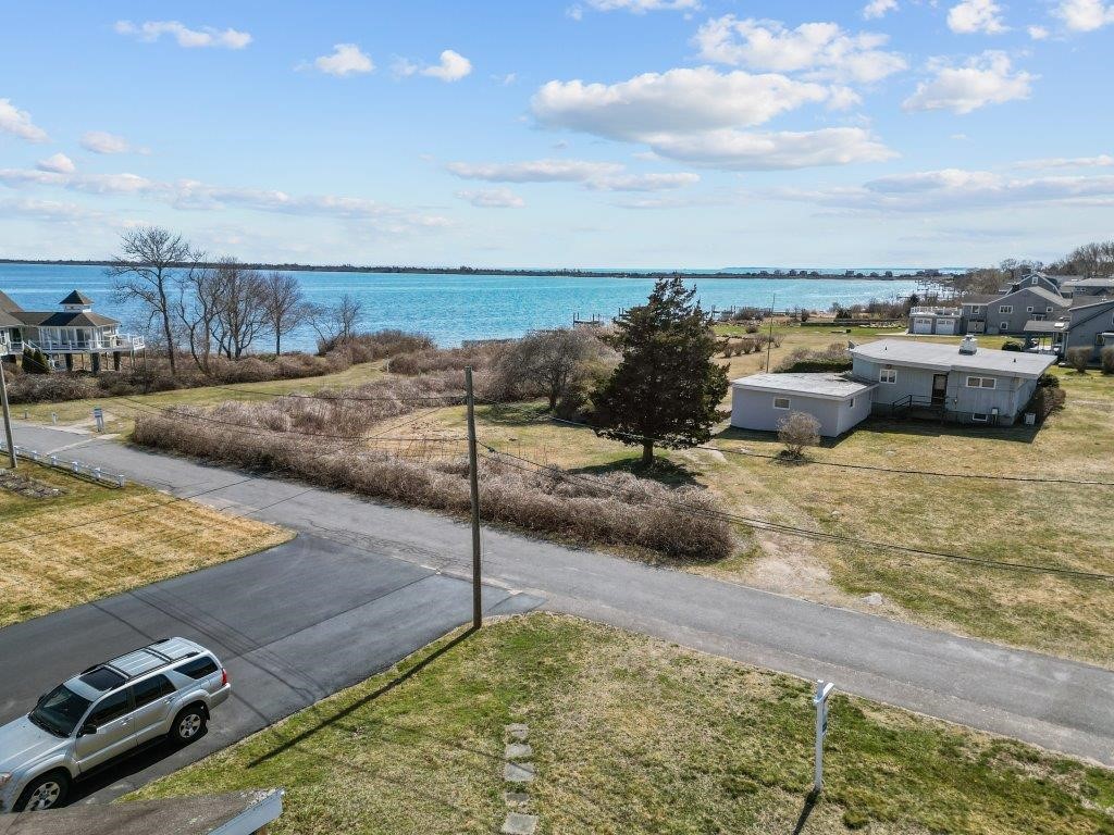4 Lagoon Avenue