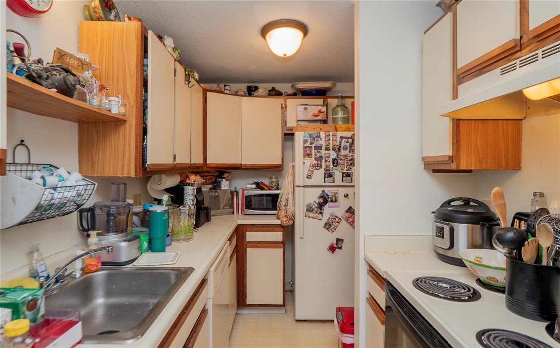 66 Girard Avenue 324