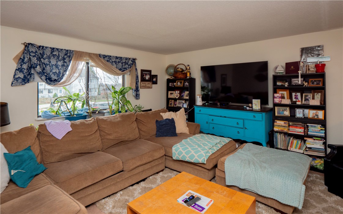 66 Girard Avenue 324