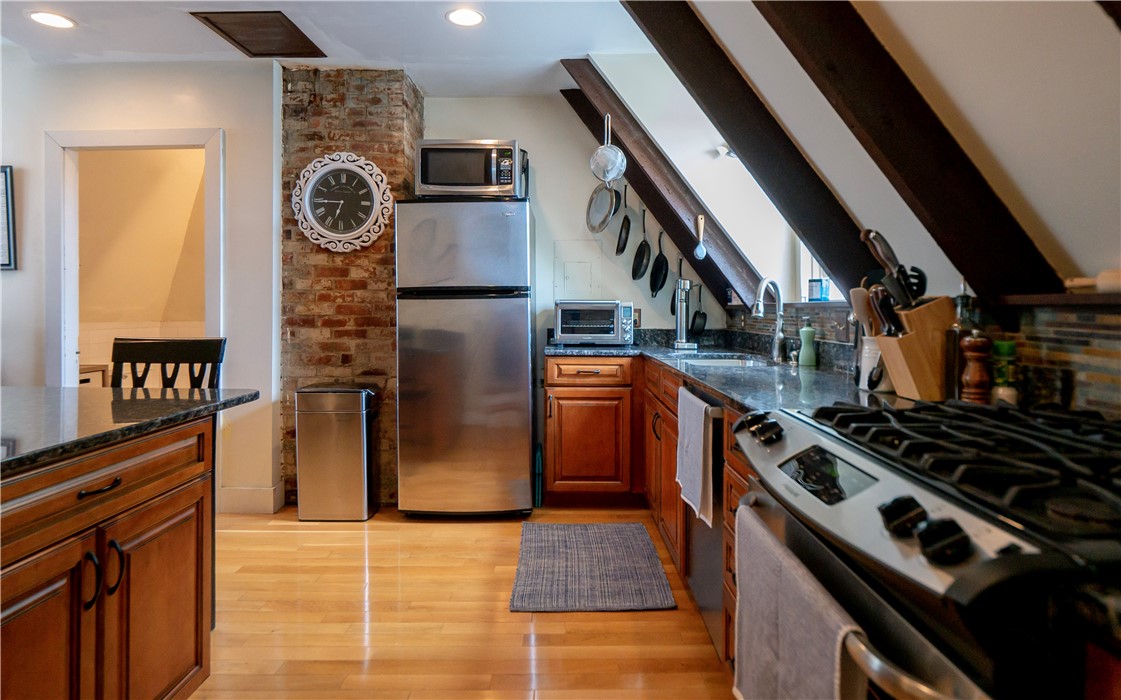8 Cottage Street 6