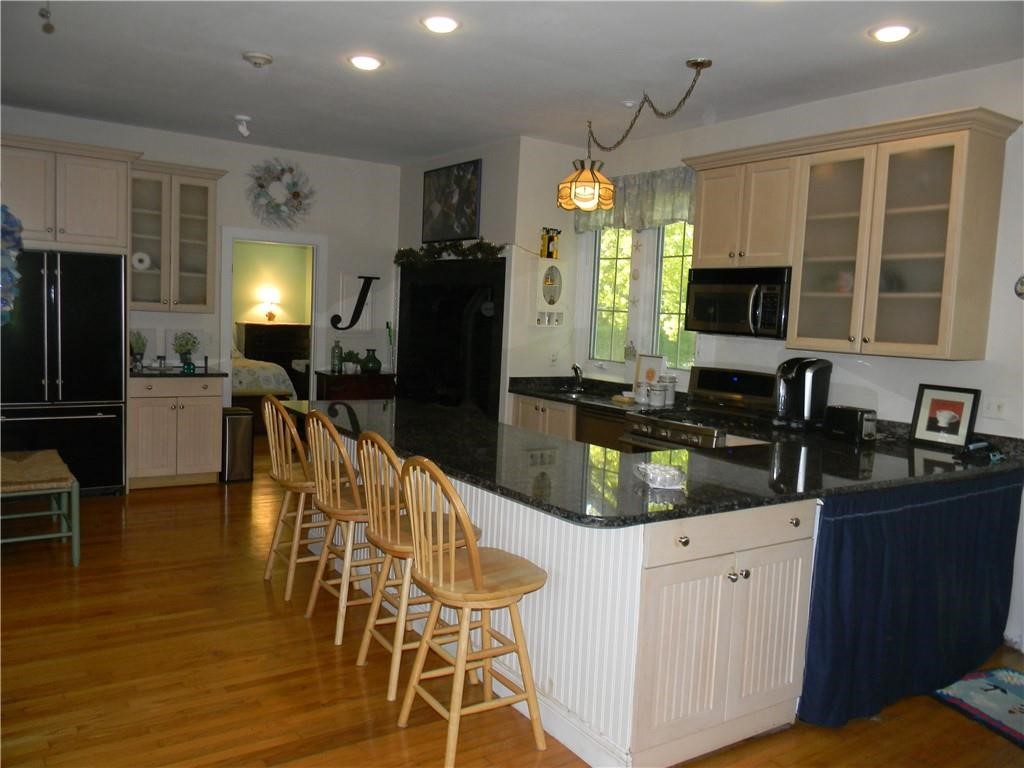 446 Bellevue Avenue 3