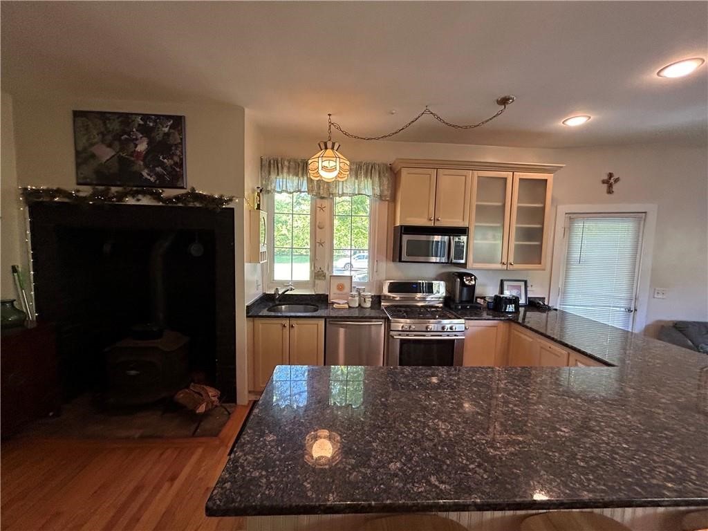 446 Bellevue Avenue 3